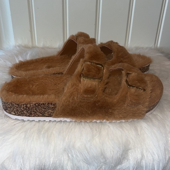 OLIVIA Miller Womens Stephy Furry Casual Slide Sandals teddy bear Tan size 9 - Picture 4 of 13